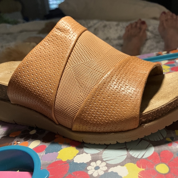 Women's Comfortiva Tan Wedge Sandals Size 7M - Picture 1 of 5